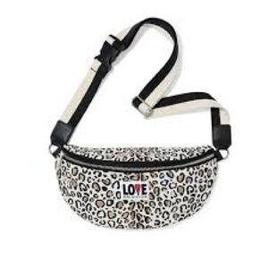 81. New Brighton Wild Cat Fashionista Belt Bag